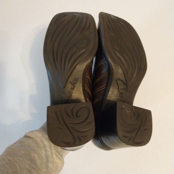 Clark's Women's Ankle Booties 8.5 Brown Chunky Block Heel Slip On Leather Boots - Picture 7 of 10